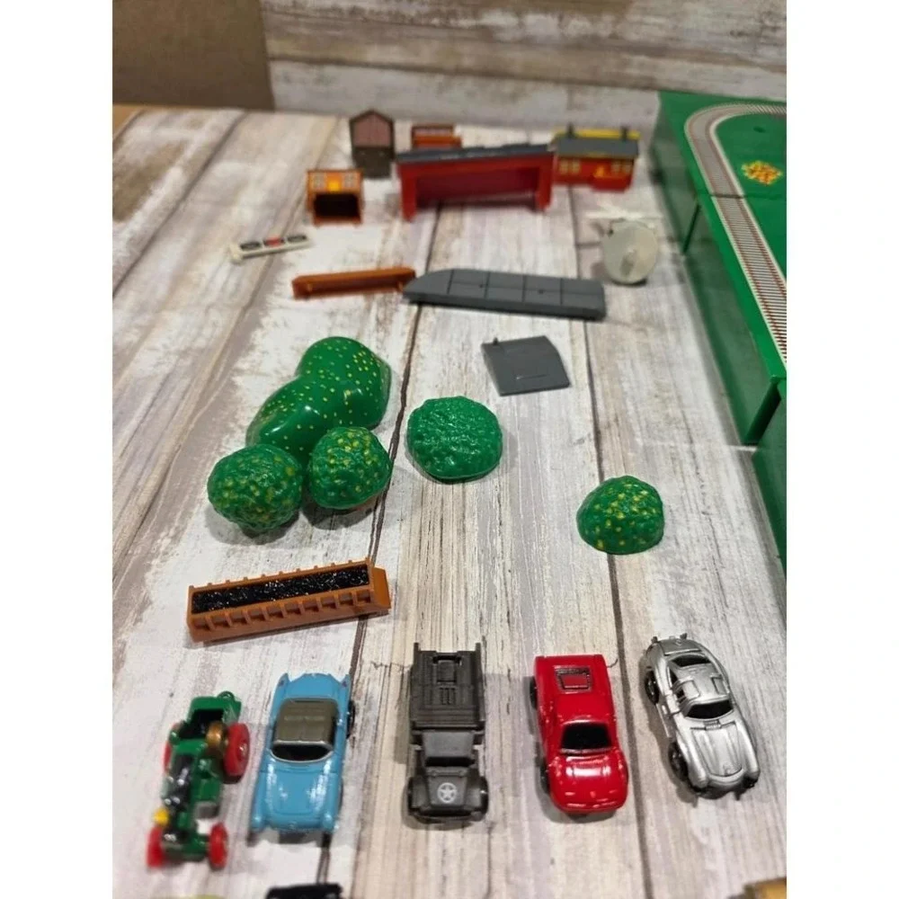 ERTL USA‎ Train Track Building Blocks Set with Vehicles and Accessories
